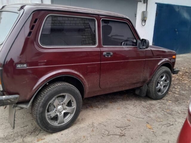 Червоний ВАЗ 21214, об'ємом двигуна 1.7 л та пробігом 291 тис. км за 3700 $, фото 1 на Automoto.ua