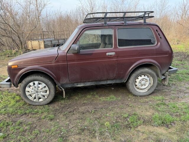 Красный ВАЗ 21214, объемом двигателя 1.7 л и пробегом 123 тыс. км за 5200 $, фото 2 на Automoto.ua