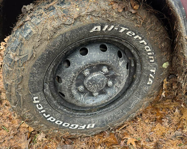 Красный ВАЗ 21214, объемом двигателя 1.7 л и пробегом 100 тыс. км за 4400 $, фото 2 на Automoto.ua