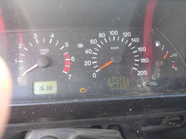 Красный ВАЗ 21214, объемом двигателя 1.7 л и пробегом 65 тыс. км за 5500 $, фото 4 на Automoto.ua