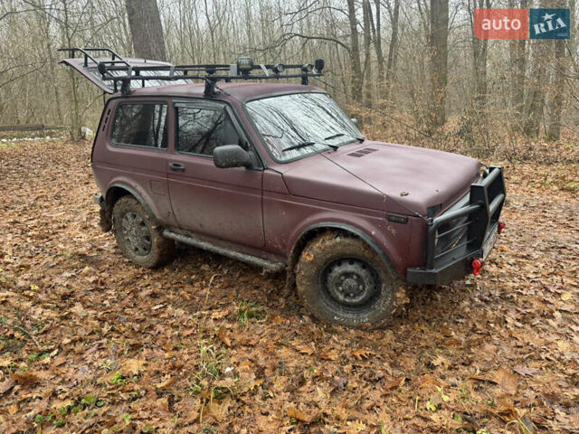 Красный ВАЗ 21214, объемом двигателя 1.7 л и пробегом 100 тыс. км за 4400 $, фото 1 на Automoto.ua