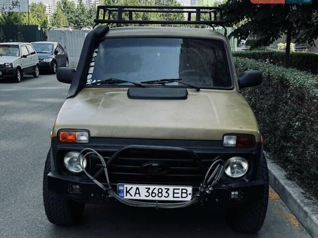 Красный ВАЗ 21214, объемом двигателя 1.7 л и пробегом 210 тыс. км за 3500 $, фото 1 на Automoto.ua