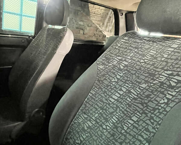 Красный ВАЗ 21214, объемом двигателя 1.7 л и пробегом 196 тыс. км за 2600 $, фото 12 на Automoto.ua