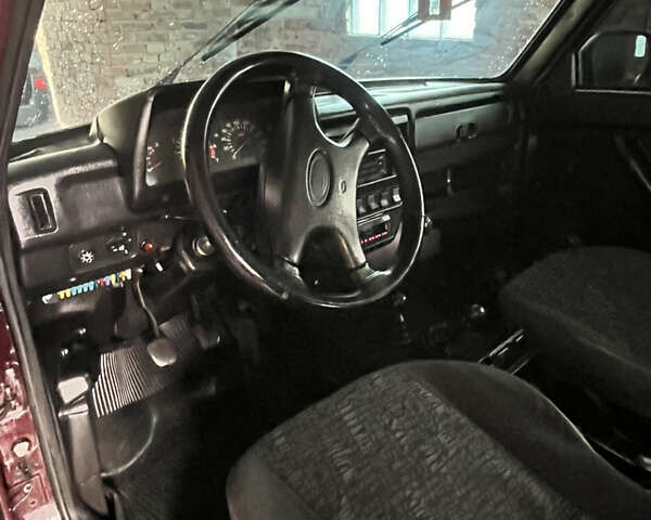 Красный ВАЗ 21214, объемом двигателя 1.7 л и пробегом 196 тыс. км за 2600 $, фото 13 на Automoto.ua