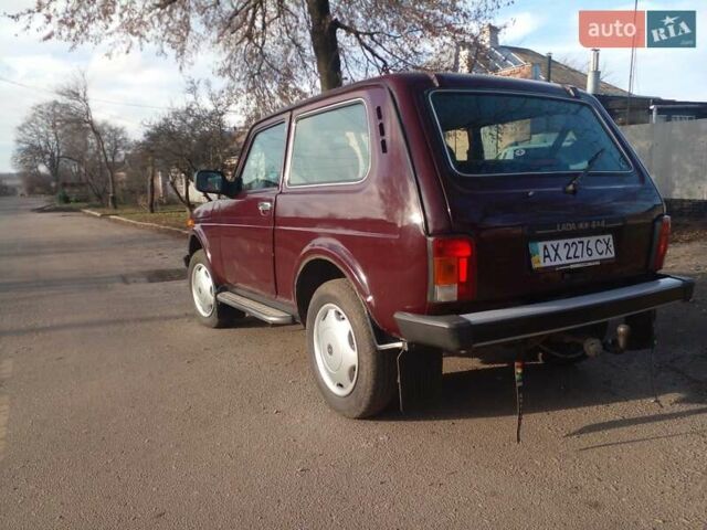 Красный ВАЗ 21214, объемом двигателя 1.7 л и пробегом 65 тыс. км за 5500 $, фото 2 на Automoto.ua