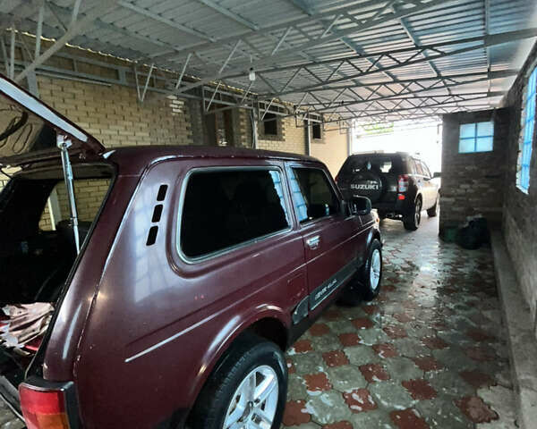 Красный ВАЗ 21214, объемом двигателя 1.7 л и пробегом 196 тыс. км за 2600 $, фото 7 на Automoto.ua