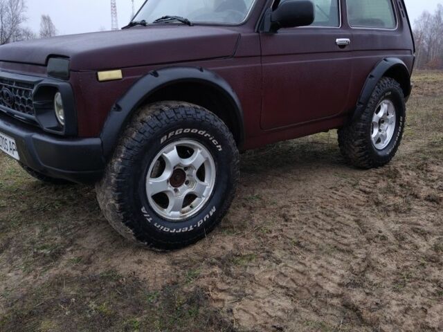 Красный ВАЗ 21214, объемом двигателя 1.7 л и пробегом 223 тыс. км за 3500 $, фото 3 на Automoto.ua