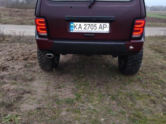 Красный ВАЗ 21214, объемом двигателя 1.7 л и пробегом 223 тыс. км за 3500 $, фото 12 на Automoto.ua