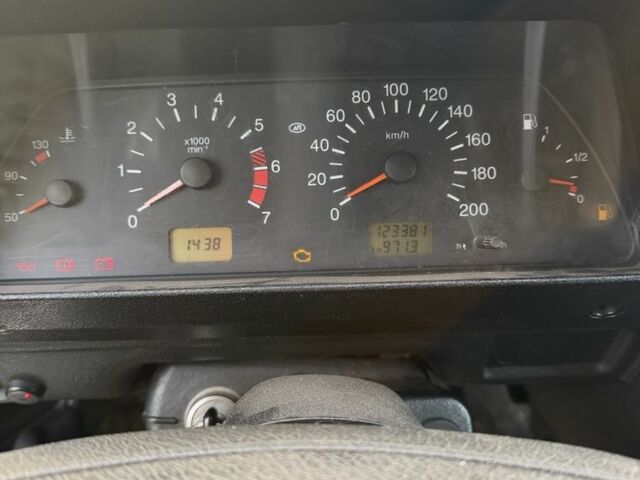 Красный ВАЗ 21214, объемом двигателя 1.7 л и пробегом 123 тыс. км за 5200 $, фото 6 на Automoto.ua