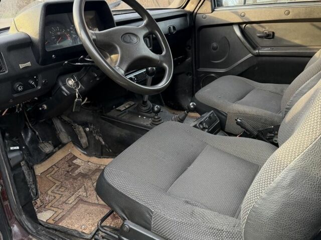 Красный ВАЗ 21214, объемом двигателя 1.7 л и пробегом 123 тыс. км за 5200 $, фото 4 на Automoto.ua