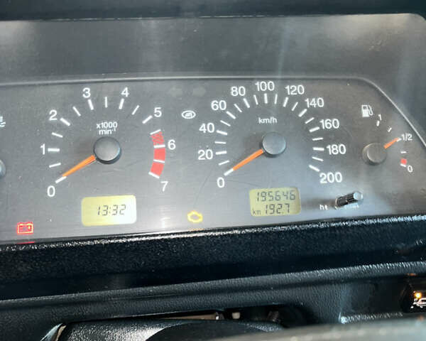 Красный ВАЗ 21214, объемом двигателя 1.7 л и пробегом 196 тыс. км за 2600 $, фото 9 на Automoto.ua