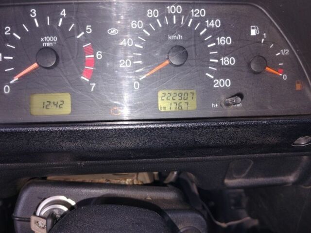 Красный ВАЗ 21214, объемом двигателя 1.7 л и пробегом 223 тыс. км за 3500 $, фото 7 на Automoto.ua