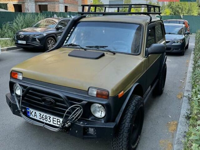 Красный ВАЗ 21214, объемом двигателя 1.7 л и пробегом 210 тыс. км за 3500 $, фото 2 на Automoto.ua