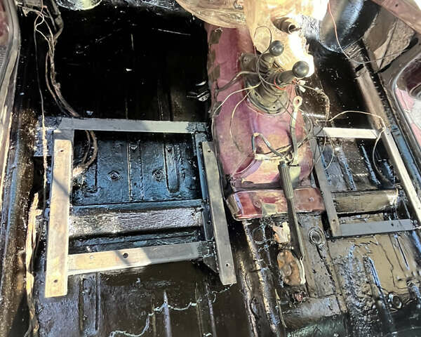 Красный ВАЗ 21214, объемом двигателя 1.7 л и пробегом 196 тыс. км за 2600 $, фото 1 на Automoto.ua