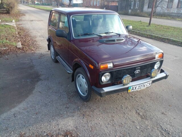 Красный ВАЗ 21214, объемом двигателя 1.7 л и пробегом 65 тыс. км за 5500 $, фото 1 на Automoto.ua