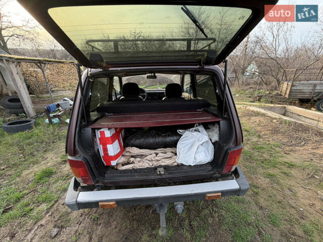 Красный ВАЗ 21214, объемом двигателя 1.7 л и пробегом 123 тыс. км за 4800 $, фото 13 на Automoto.ua
