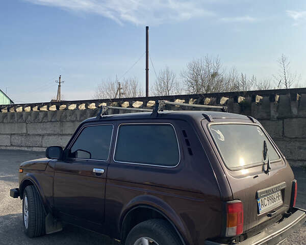 Красный ВАЗ 21214, объемом двигателя 1.69 л и пробегом 71 тыс. км за 5000 $, фото 1 на Automoto.ua