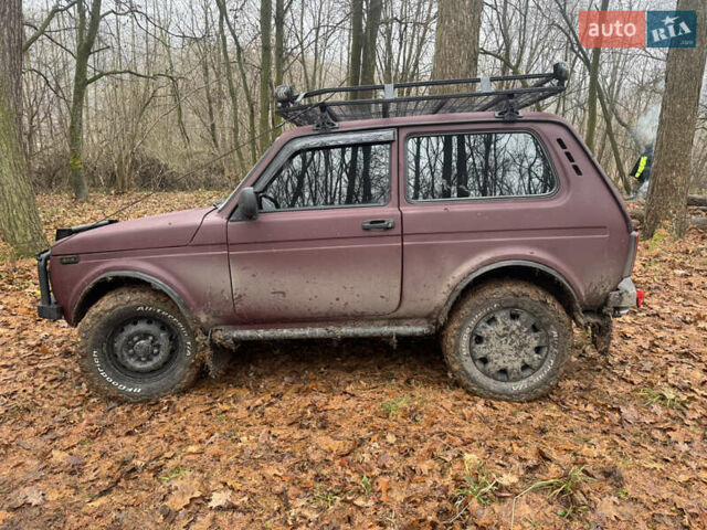 Красный ВАЗ 21214, объемом двигателя 1.7 л и пробегом 100 тыс. км за 4400 $, фото 4 на Automoto.ua
