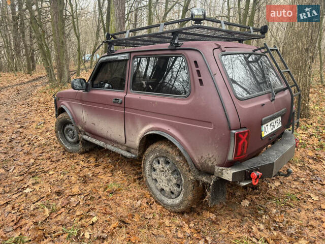 Красный ВАЗ 21214, объемом двигателя 1.7 л и пробегом 100 тыс. км за 4400 $, фото 5 на Automoto.ua