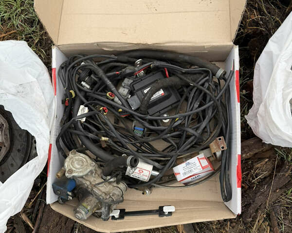 Красный ВАЗ 21214, объемом двигателя 1.7 л и пробегом 123 тыс. км за 4800 $, фото 22 на Automoto.ua