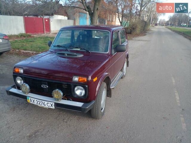 Красный ВАЗ 21214, объемом двигателя 1.7 л и пробегом 65 тыс. км за 5500 $, фото 4 на Automoto.ua