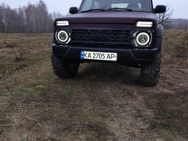 Красный ВАЗ 21214, объемом двигателя 1.7 л и пробегом 223 тыс. км за 3500 $, фото 11 на Automoto.ua