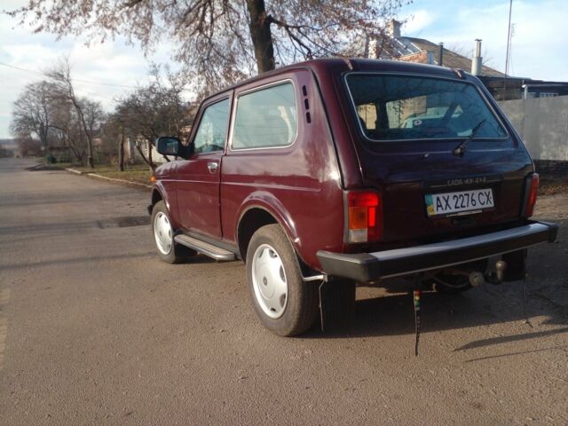 Красный ВАЗ 21214, объемом двигателя 1.7 л и пробегом 65 тыс. км за 5500 $, фото 3 на Automoto.ua