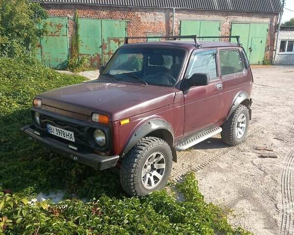 Красный ВАЗ 21214, объемом двигателя 1.7 л и пробегом 150 тыс. км за 3000 $, фото 2 на Automoto.ua