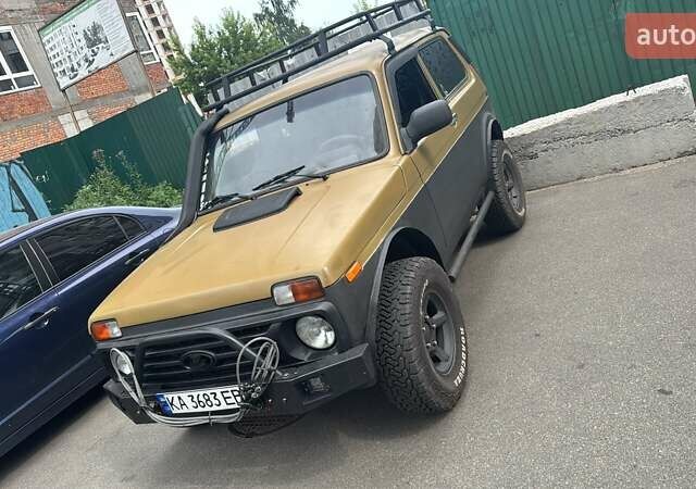 Красный ВАЗ 21214, объемом двигателя 1.7 л и пробегом 210 тыс. км за 3500 $, фото 16 на Automoto.ua