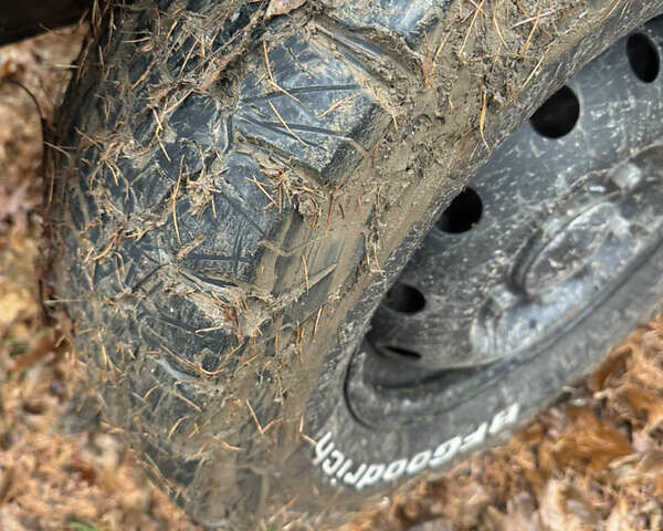 Красный ВАЗ 21214, объемом двигателя 1.7 л и пробегом 100 тыс. км за 4400 $, фото 3 на Automoto.ua