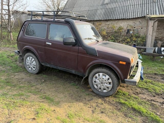 Красный ВАЗ 21214, объемом двигателя 1.7 л и пробегом 123 тыс. км за 5200 $, фото 1 на Automoto.ua