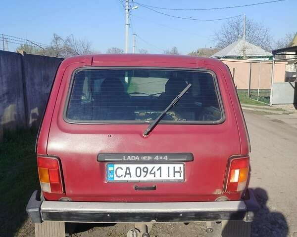 Красный ВАЗ 21214, объемом двигателя 1.7 л и пробегом 260 тыс. км за 3200 $, фото 2 на Automoto.ua