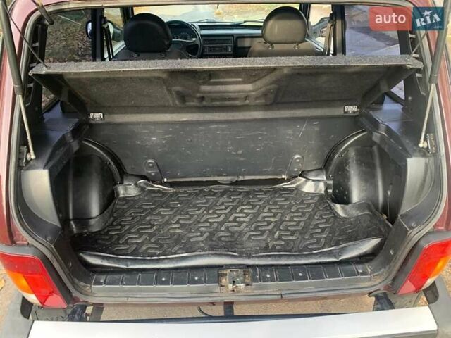 Красный ВАЗ 21214, объемом двигателя 1.69 л и пробегом 142 тыс. км за 5200 $, фото 15 на Automoto.ua