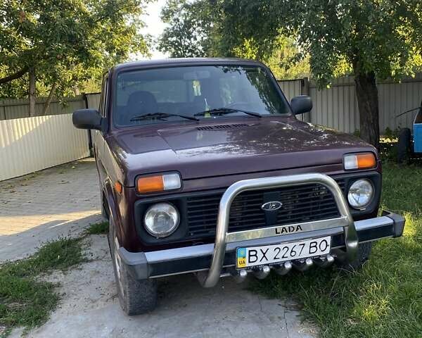 Красный ВАЗ 21214, объемом двигателя 1.69 л и пробегом 150 тыс. км за 3950 $, фото 4 на Automoto.ua