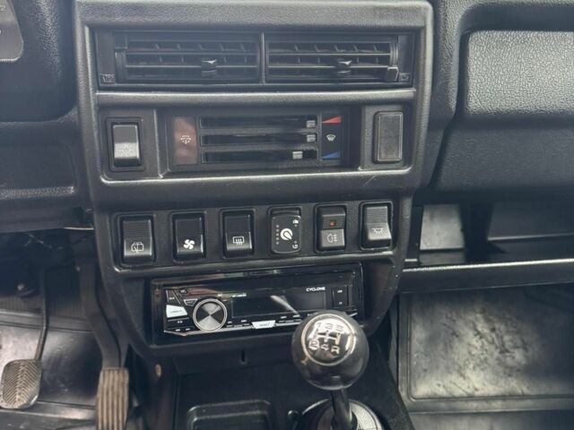 Красный ВАЗ 21214, объемом двигателя 1.7 л и пробегом 160 тыс. км за 5500 $, фото 7 на Automoto.ua