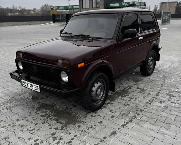 Красный ВАЗ 21214, объемом двигателя 1.7 л и пробегом 200 тыс. км за 3600 $, фото 1 на Automoto.ua