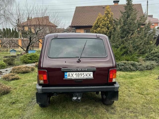 Красный ВАЗ 21214, объемом двигателя 1.7 л и пробегом 160 тыс. км за 5500 $, фото 4 на Automoto.ua