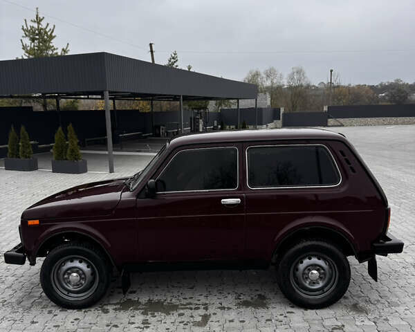 Красный ВАЗ 21214, объемом двигателя 1.7 л и пробегом 200 тыс. км за 3600 $, фото 2 на Automoto.ua