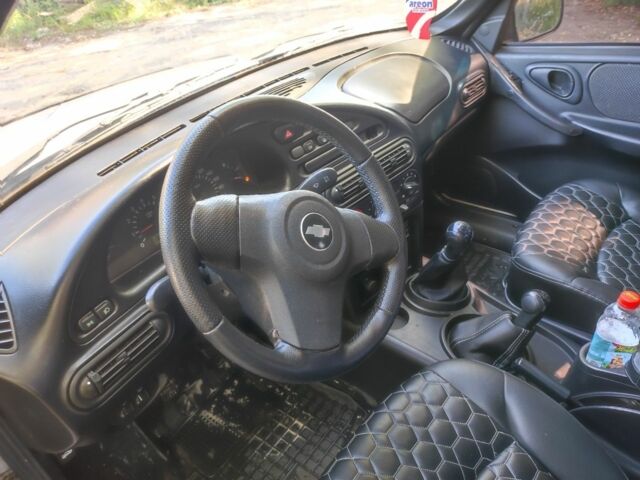 Сірий ВАЗ 21214, об'ємом двигуна 1.7 л та пробігом 6 тис. км за 4200 $, фото 6 на Automoto.ua