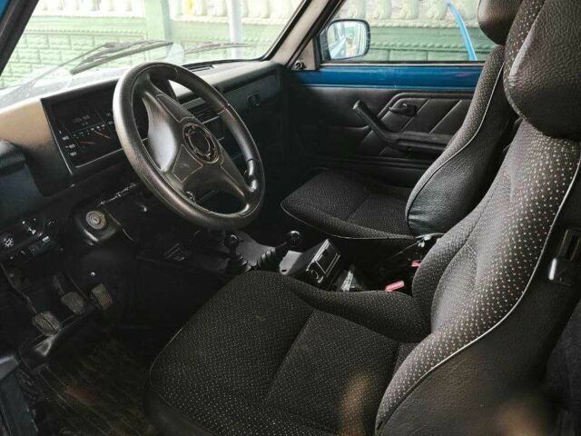Синий ВАЗ 21214, объемом двигателя 1.7 л и пробегом 74 тыс. км за 4300 $, фото 8 на Automoto.ua