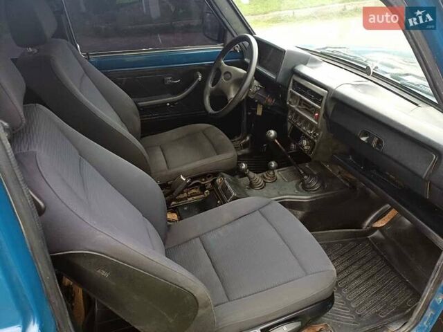 Синий ВАЗ 21214, объемом двигателя 1.7 л и пробегом 186 тыс. км за 3200 $, фото 5 на Automoto.ua