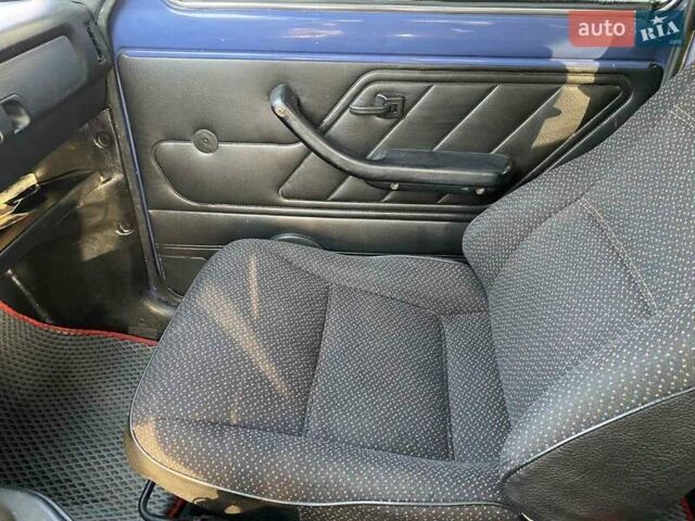 Синій ВАЗ 21214, об'ємом двигуна 1.7 л та пробігом 90 тис. км за 3950 $, фото 21 на Automoto.ua
