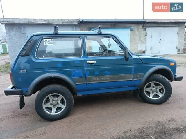 Синий ВАЗ 21214, объемом двигателя 1.7 л и пробегом 100 тыс. км за 2800 $, фото 4 на Automoto.ua