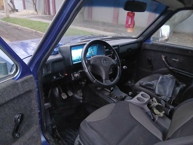 Синій ВАЗ 21214, об'ємом двигуна 1.7 л та пробігом 216 тис. км за 2300 $, фото 6 на Automoto.ua