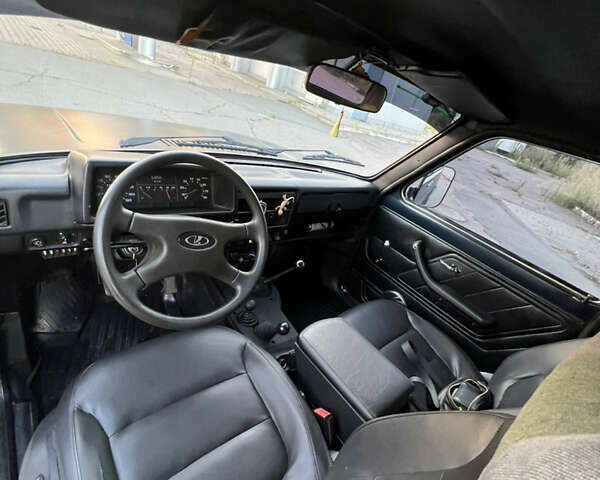 Синий ВАЗ 21214, объемом двигателя 1.7 л и пробегом 204 тыс. км за 4999 $, фото 9 на Automoto.ua
