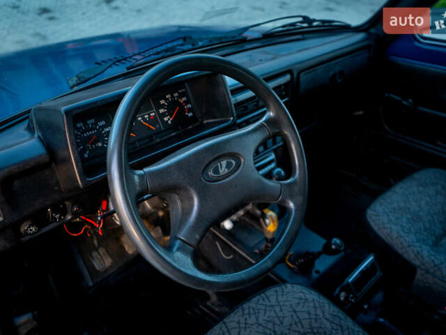Синій ВАЗ 21214, об'ємом двигуна 1.7 л та пробігом 165 тис. км за 3000 $, фото 13 на Automoto.ua
