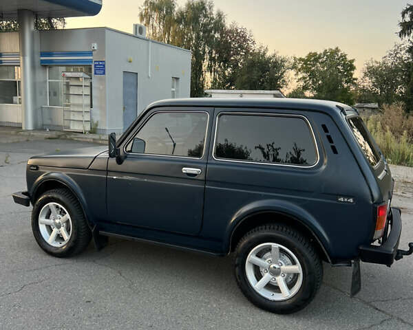 Синий ВАЗ 21214, объемом двигателя 1.7 л и пробегом 204 тыс. км за 4999 $, фото 5 на Automoto.ua