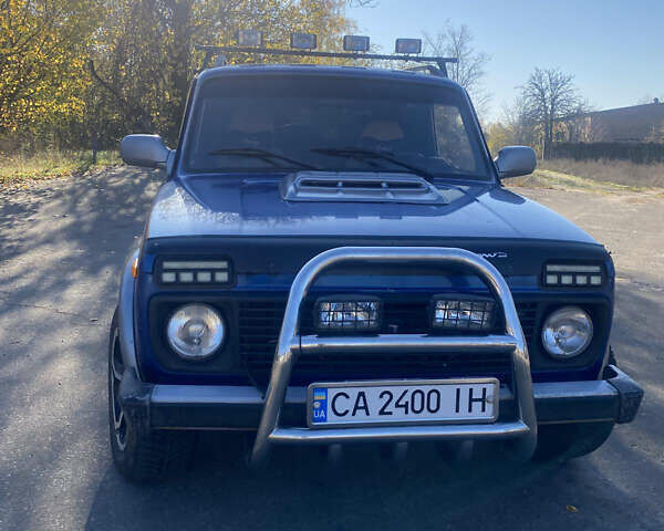 Синий ВАЗ 21214, объемом двигателя 1.7 л и пробегом 217 тыс. км за 3600 $, фото 1 на Automoto.ua