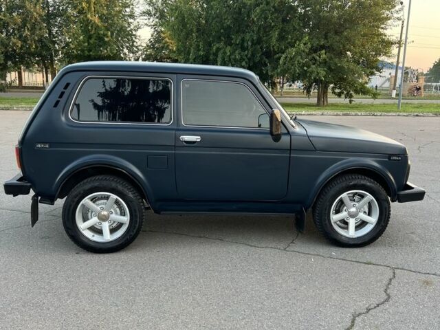 Синий ВАЗ 21214, объемом двигателя 1.7 л и пробегом 208 тыс. км за 4600 $, фото 3 на Automoto.ua