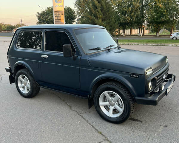 Синий ВАЗ 21214, объемом двигателя 1.7 л и пробегом 204 тыс. км за 4999 $, фото 2 на Automoto.ua